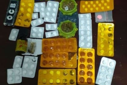 Los efectivos encontraron 200 pastillas de Rivotril, una botella de popper, marihuana y una pastilla de éxtasis
