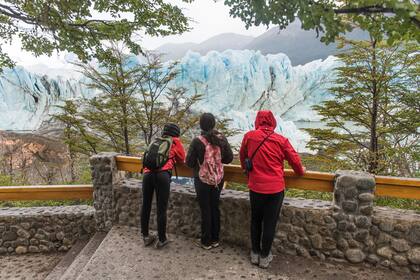 Turistas en el glaciar Perito Moreno.