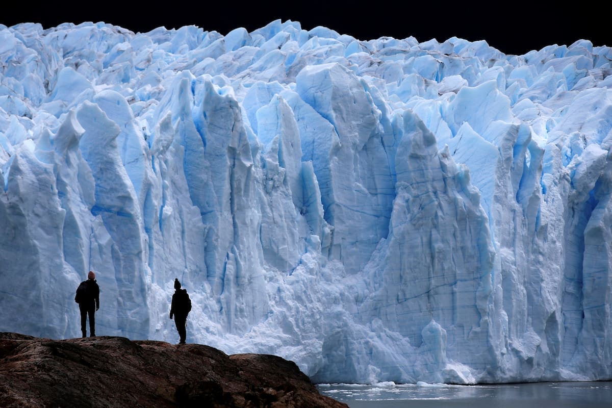 Turistas frente al Glaciar Perito Moreno, 14 de enero de 2020.