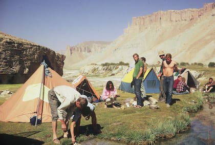 Turistas occidentales en Band e Amir, en los años 70