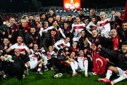 Turquía ganó en Pristina frente a Kosovo y se clasificó para el Mundial 2026: integrará el grupo D, con Estados Unidos, Australia y Paraguay.