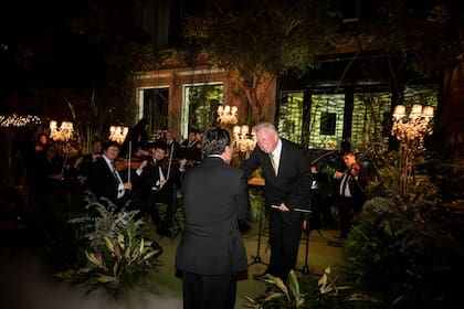 "Tuve el honor de contar con la música de la Filarmónica de Asunción (OSCA) dirigida por el prestigioso maestro Luis Szaran", revela Saiach.