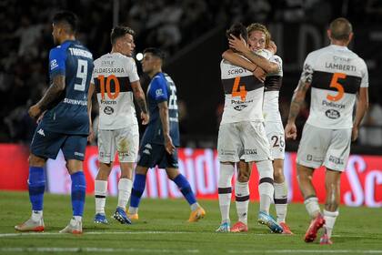 Tuvo premio Platense, que a los 48 minutos de la segunda mitad encontró el gol que merecía para ganarle a Vélez por 3 a 2 en la última fecha del Torneo 2021.