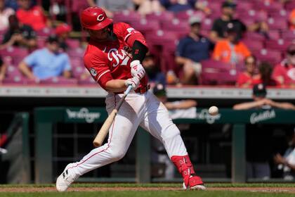 Ty France de los Rojos de Cincinnati batea un jonrón ante los Astros de Houston, el jueves 5 de septiembre de 2024. (AP Foto/Carolyn Kaster)