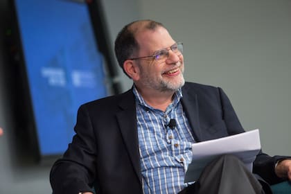 Tyler Cowen, un verdadero polímata: este economista de 59 años es profesor de la Universidad George Mason. Junto a Alexis Tabarrok, coordina y escribe el blog “Marginal Revolution”, uno de los más populares en Estados Unidos. Publica un libro por año y opina sobre la macroeconomía en columnas semanales en distintos medios.
