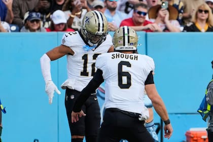 Tyler Shough impulsa a los Saints con gran segunda mitad para vencer 34-26 a los Titans
