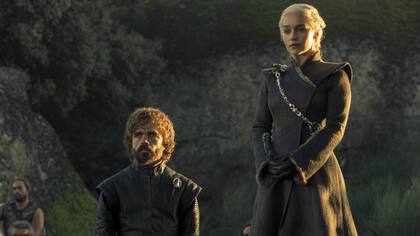Tyrion Lannister intenta convencer a Daenerys Targaryen de soluciones más diplomáticas
