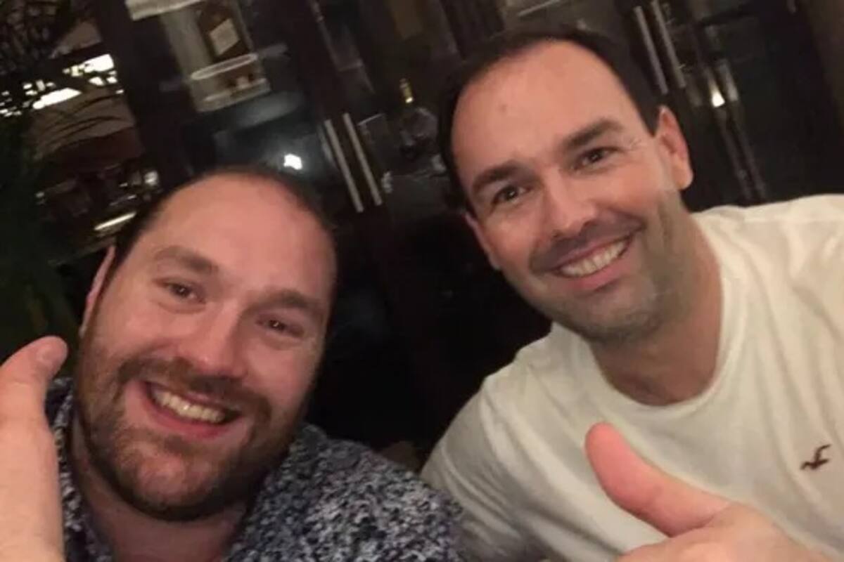 Tyson Fury, con barba, en una foto junto con Kinahan, buscado por la justicia