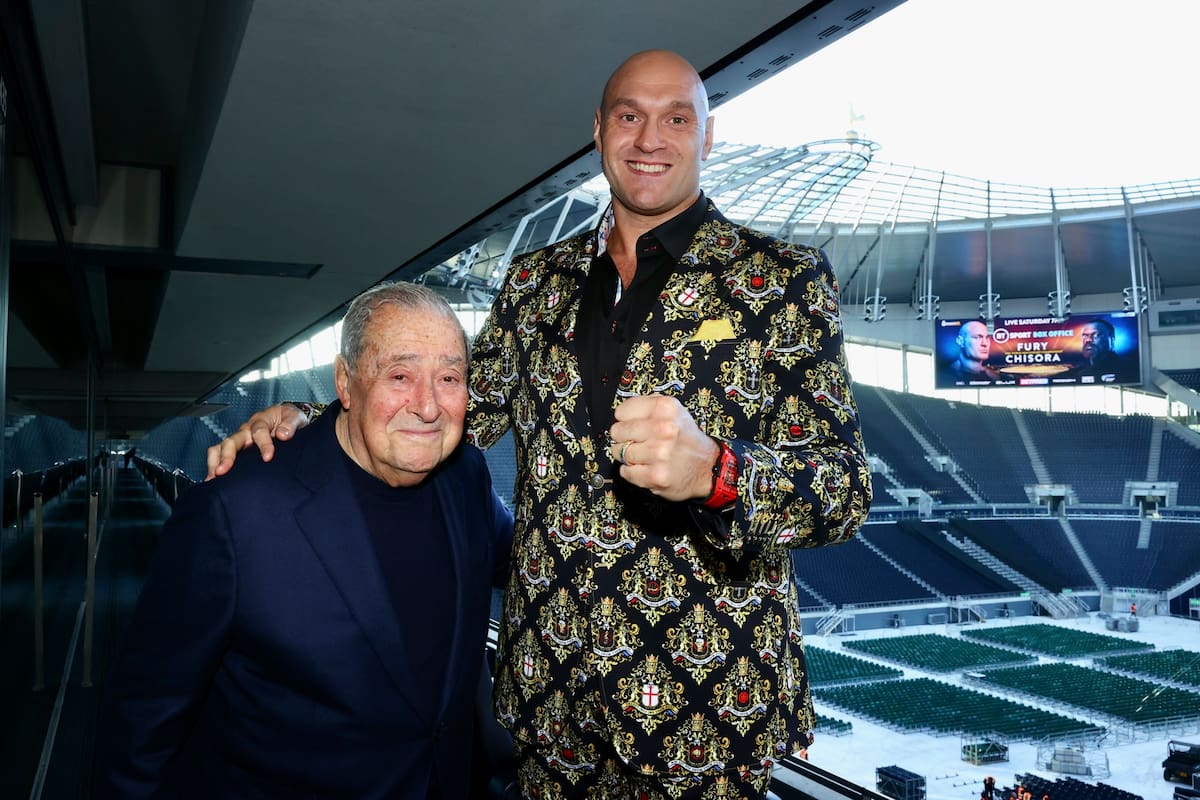 Tyson Fury con el promotor de boxeo Bob Arum