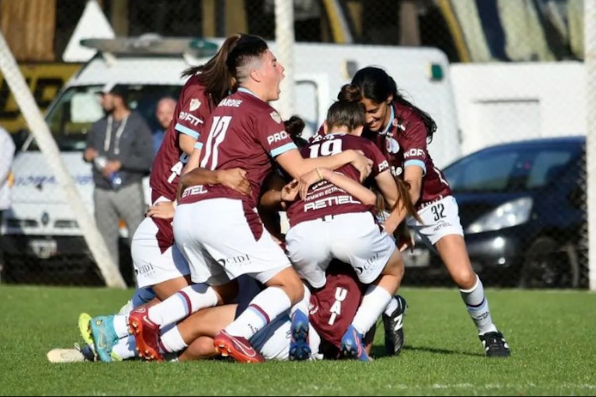 UAI Urquiza está invicto y le lleva dos puntos a Boca a falta de un par de fechas, pero deben cruzarse entre sí