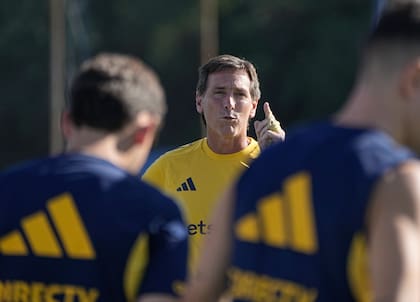 Claudio Úbeda debe decidir quién es el centrodelantero de Boca para el debut vs. Riestra