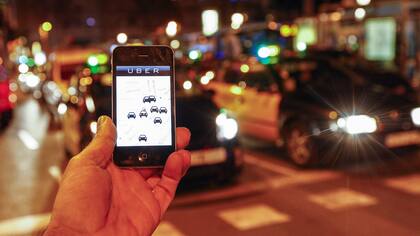 Uber, la aplicación de choferes particulares, es una de las compañías tecnológicas que tienen una valuación de más de 60 mil millones de dólares