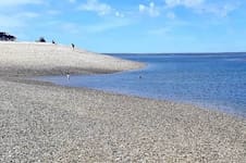 El “Caribe” escondido de la Patagonia: ofrece playas de caracoles, agua turquesa y soledad absoluta (no hay ni guardavidas)