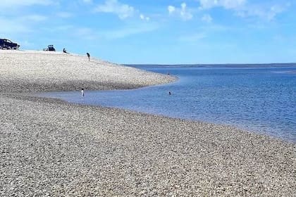 El “Caribe” escondido de la Patagonia: ofrece playas de caracoles, agua turquesa y soledad absoluta (no hay ni guardavidas)