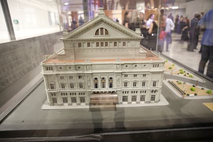 Ubicado en el Distrito de las Artes de La Boca, Colón Fábrica custodia escenografías icónicas y materiales del Teatro Colón.