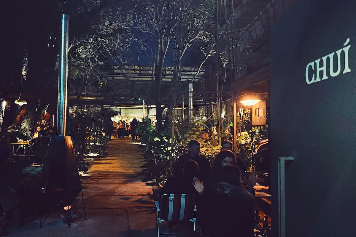 Ubicado en Villa Crespo, Chuí tiene ambientes muy bien logrados que son parte de su encanto