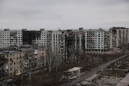 Ucrania ataca terminal petrolera, aviones y barcos dentro de Rusia