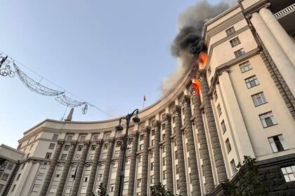 Ucrania muestra a diplomáticos daños causados por el peor ataque aéreo ruso desde la invasión