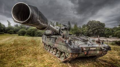 Ucrania recibió el primer envío de artillería pesada por parte de Alemania, paquete que contaba con ejemplarse del Panzerhaubitze 2000 alemán. Se trata del sistema de artillería más poderoso del mundo