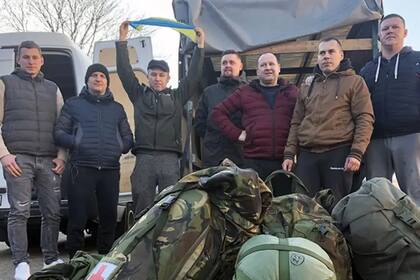 Ucranianos que viven en Londres están planeando regresar a su país para pelear contra los rusos