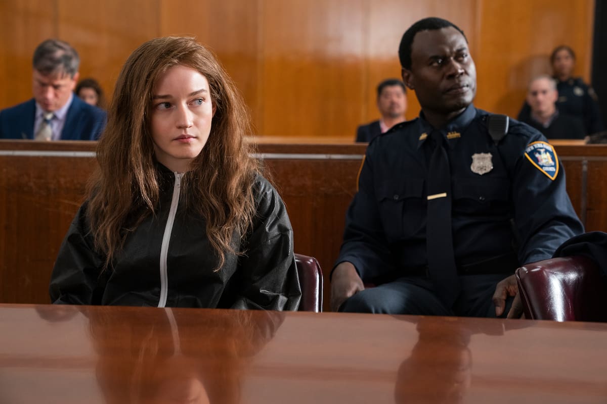 Julia Garner como Anna Delvey en Inventando a Anna