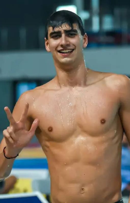 Ulises Cazau es campeón sudamericano juvenil en natación y necesita autofinanciarse para llegar a un importante torneo en Australia