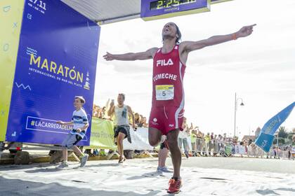 Ulises Sanguinetti, ganador del maratón de Mar del Plata 2016