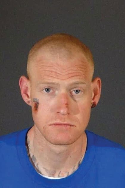 Última foto de Redmond tras ser
enjuiciado en 2019 por intento de homicidio. Fue declarado inimputable y derivado a un
hospital para tratar su salud mental.