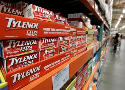 Últimamente, los fabricantes de medicamentos han debido soportar declaraciones presidenciales sobre todo, desde vacunas hasta paracetamol