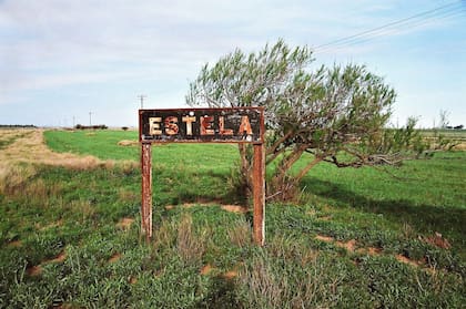 Últimas imágenes de Estela, el pueblo que "cierra" porque sus últimos dos habitantes se mudan