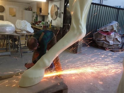 Últimos detalles de la obra en los talleres de London Mouldmakers