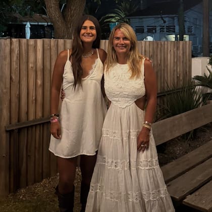Uma continúa usando en sus redes sociales el apellido de su madre, con quien tiene una relación muy cercana (Foto: Instagram @amaliagranata)