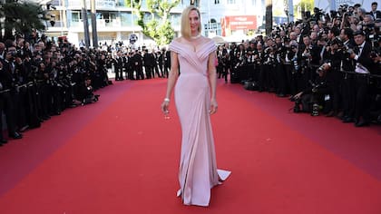 Uma Thurman lució un modelo, muy sensual, de Versace