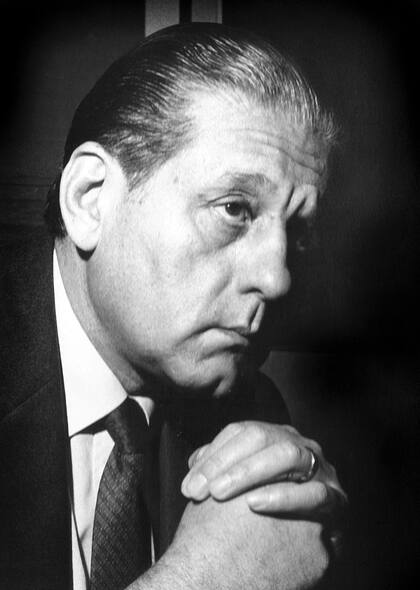Un 12 de julio de 1923 nació el Dr. René G. Favaloro en La Plata, en una familia de inmigrantes italianos y de recursos limitados, Favaloro logró trascender sus modestos comienzos para convertirse en uno de los médicos y científicos más reconocidos.