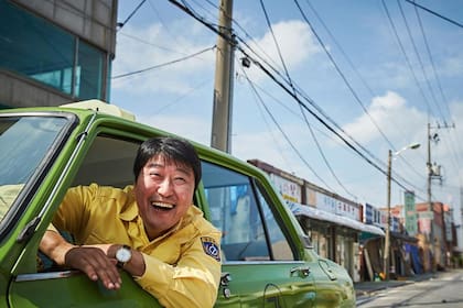 Un taxista: los héroes de Gwangju, protagonizada por la estrella de Parasite Song Kang-ho, uno de los veinte films que se podrán ver en Cine.Ar dentro del ciclo Han Cine