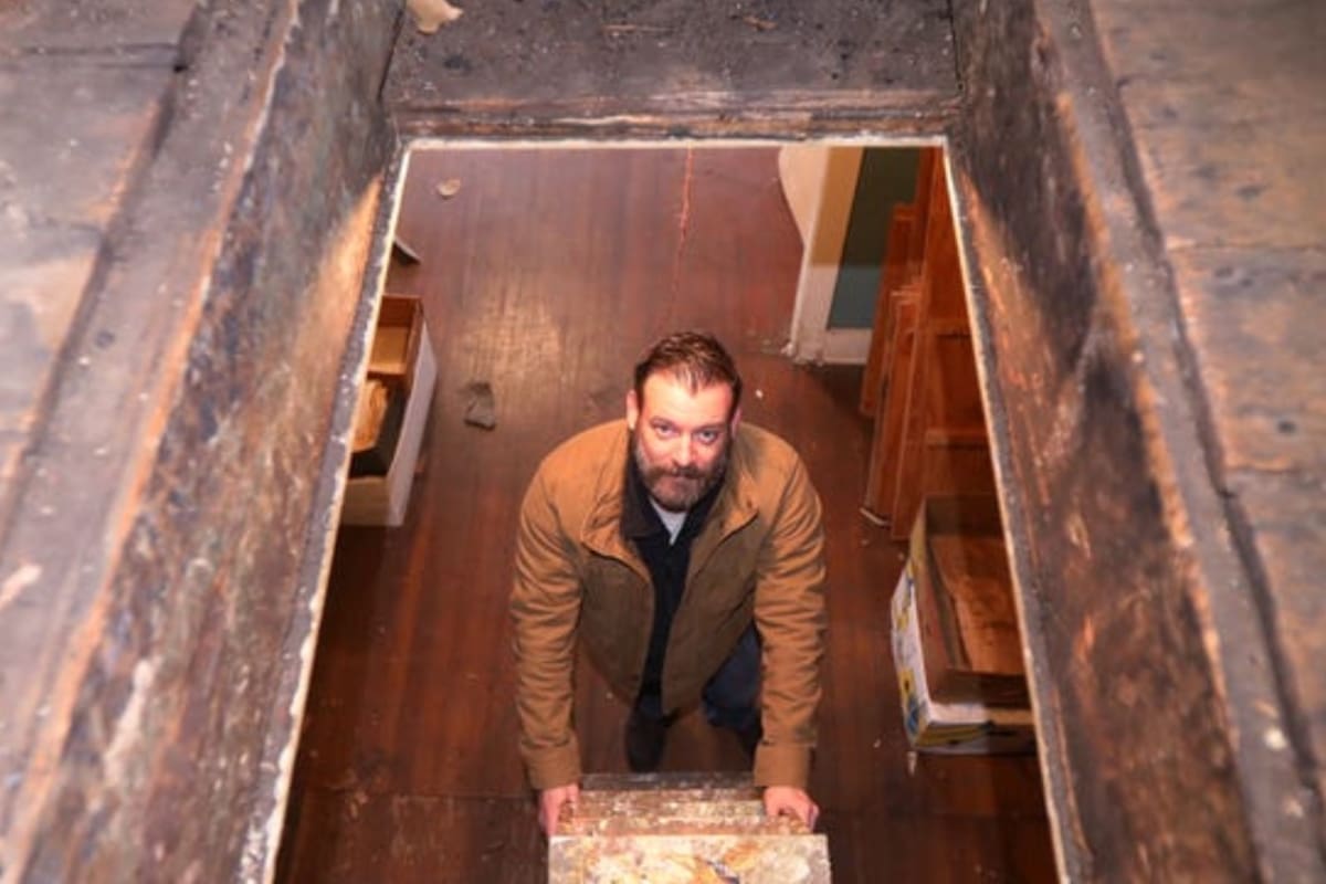 Un abogado encontró un tesoro histórico mientras revisaba el altillo de su nueva casa