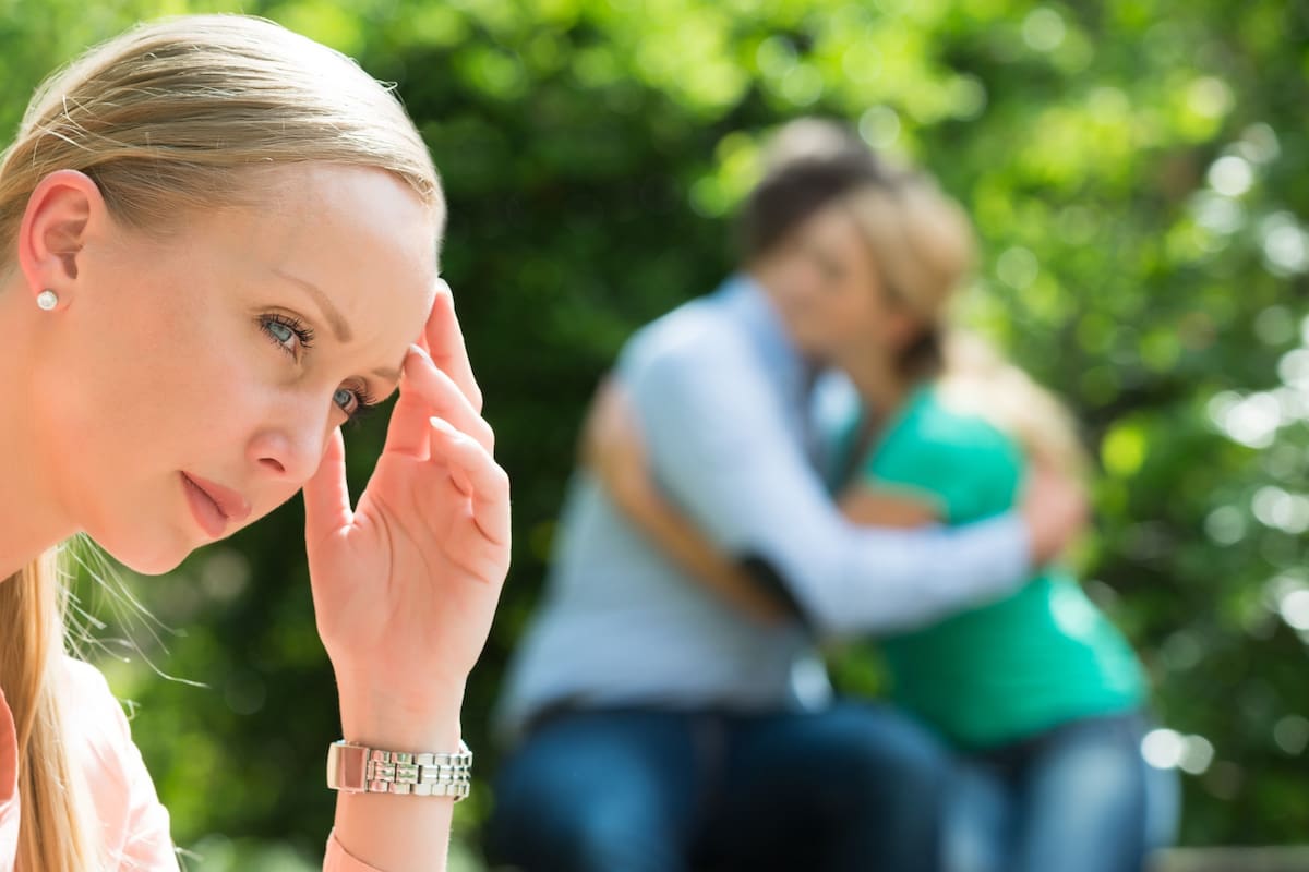 ¿Un abrazo puede ser considerado infidelidad?