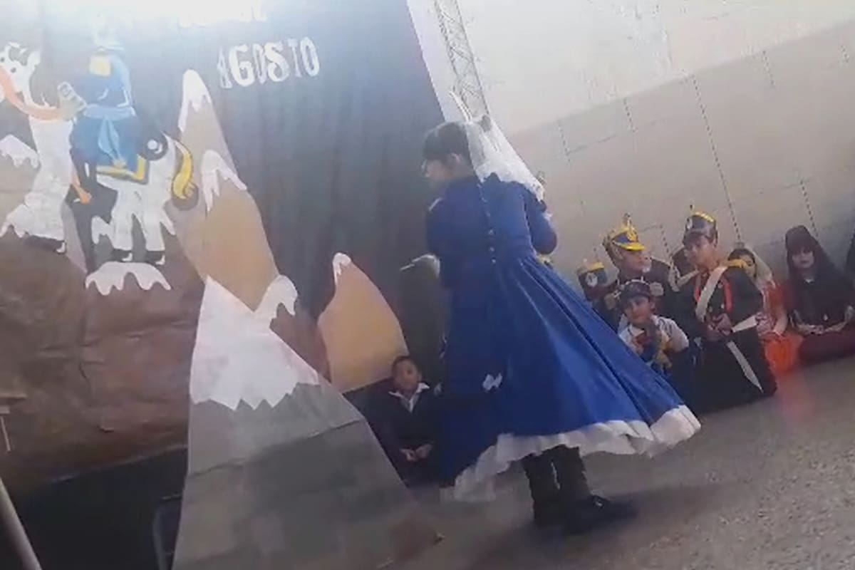 Un acto escolar en homenaje a San Martín, en una escuela de Rosario, fue interrumpido por los disparos de sicarios