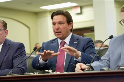 Un acuerdo para legalizar las apuestas deportivas en Florida, el cual firmó Ron DeSantis en 2021, trajo problemas de juego en jóvenes del estado