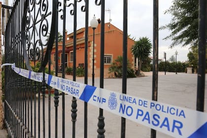 Un adolescente de 15 años asesinó a sus padres y su hermano de 10 años en esta casa del poblado rural de Algoda, en España