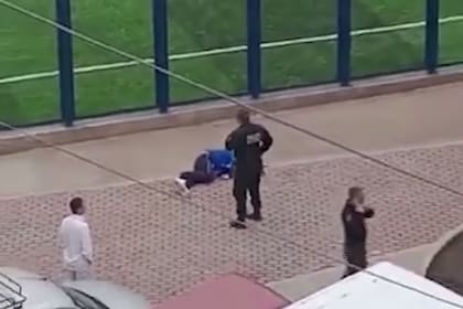 Un adolescente de 16 años fue señalado por testigos como autor de los disparos mortales en la villa 31