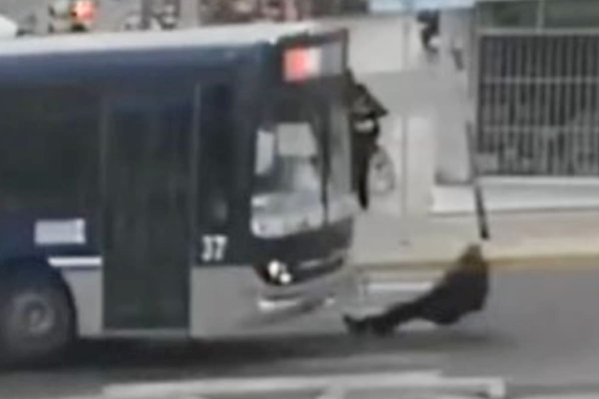 Un adulto mayor fue atropellado por un colectivo mientras cruzaba por la senda peatonal en Mendoza