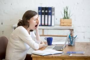 Un adulto promedio debe dormir más de seis horas al día (Foto: iStock)
