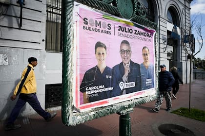 Un afiche de campaña de Zamora, en Tigre