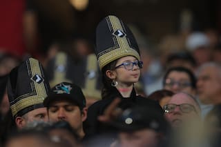 Sombreros de papa, camisetas y muñecos cabezones: las formas creativas de atraer fans a la MLB
