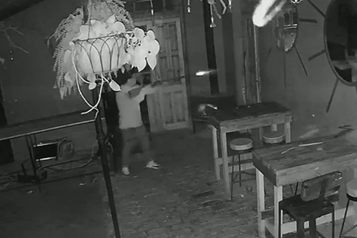 Un agente penitenciario bonaerense entró a un bar de Mercedes a puro “escopetazo” tras haber sido echado del lugar por provocar disturbios