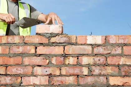 Un albañil deberá pagar más de 27 mil pesos a una clienta por un trabajo mal hecho