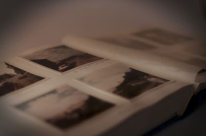 Un álbum de fotos con recuerdos de la pareja será un regalo ideal para alguien de Cáncer