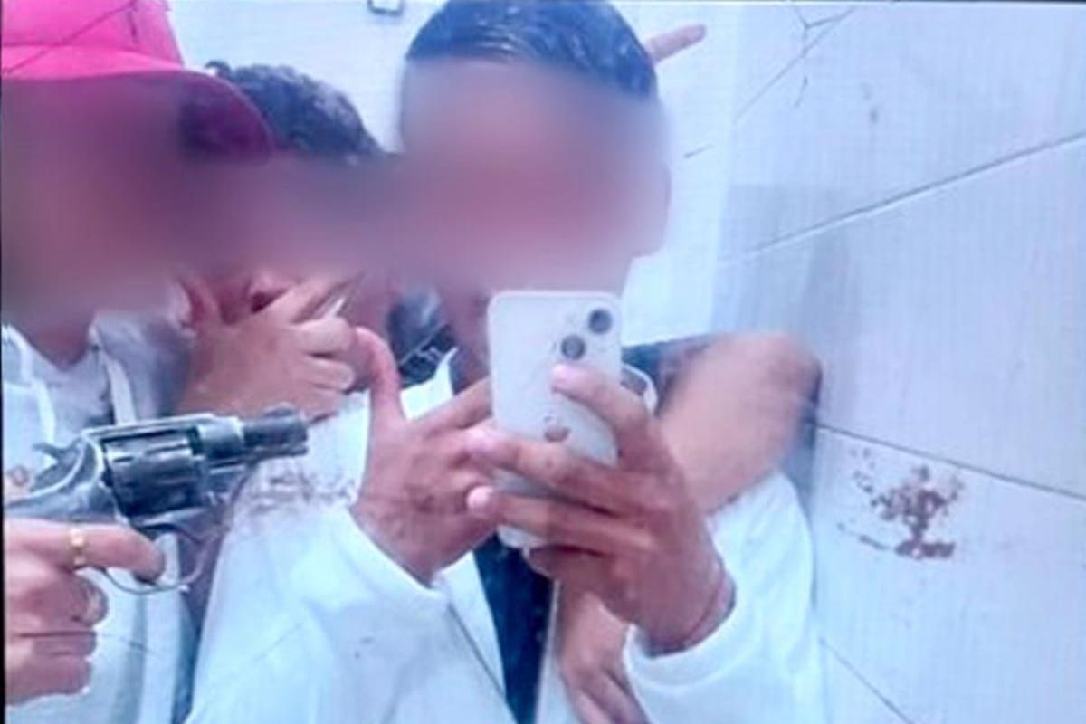 Un alumno de 16 años sacó fotos con un arma en un colegio de Balvanera