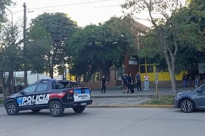 Un alumno ingresó armado a un colegio de Santa Fe y mató a un compañero; investigan en qué circunstancias se dio el ataque